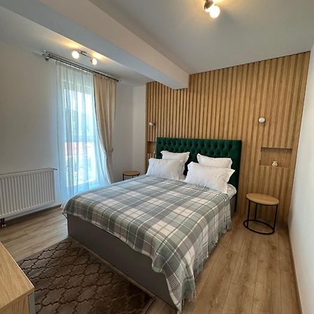 Apartamente Arinis Gura Humorului Esterno foto