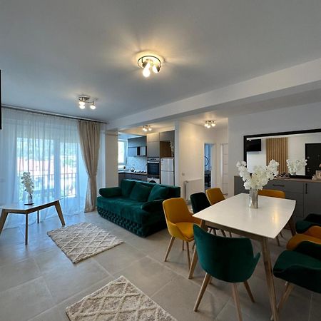 Apartamente Arinis Gura Humorului Esterno foto