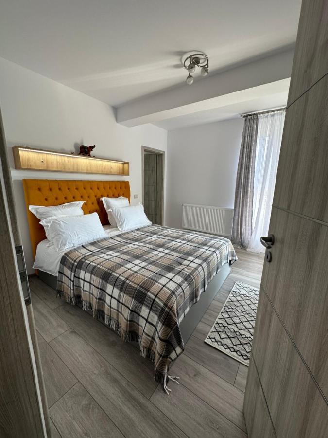 Apartamente Arinis Gura Humorului Esterno foto