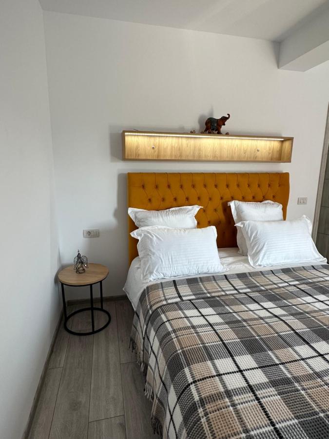 Apartamente Arinis Gura Humorului Esterno foto