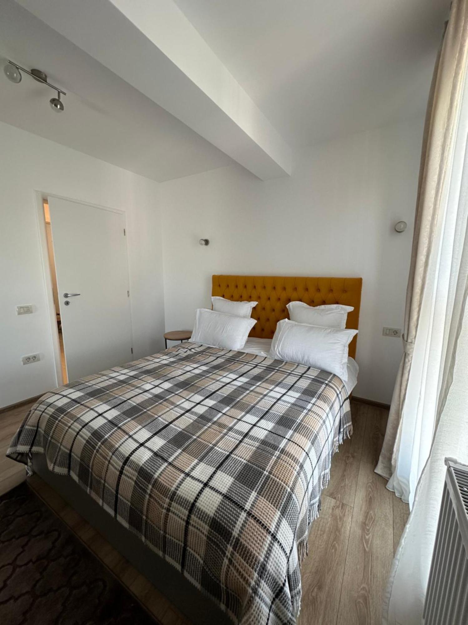 Apartamente Arinis Gura Humorului Esterno foto