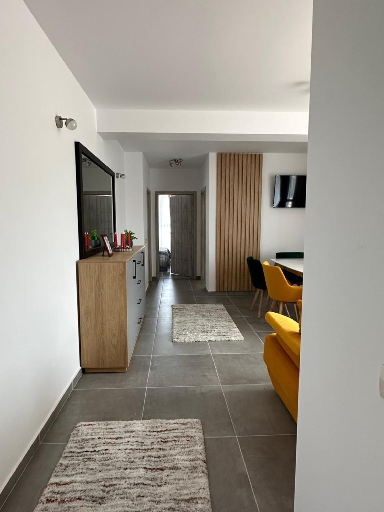 Apartamente Arinis Gura Humorului Esterno foto