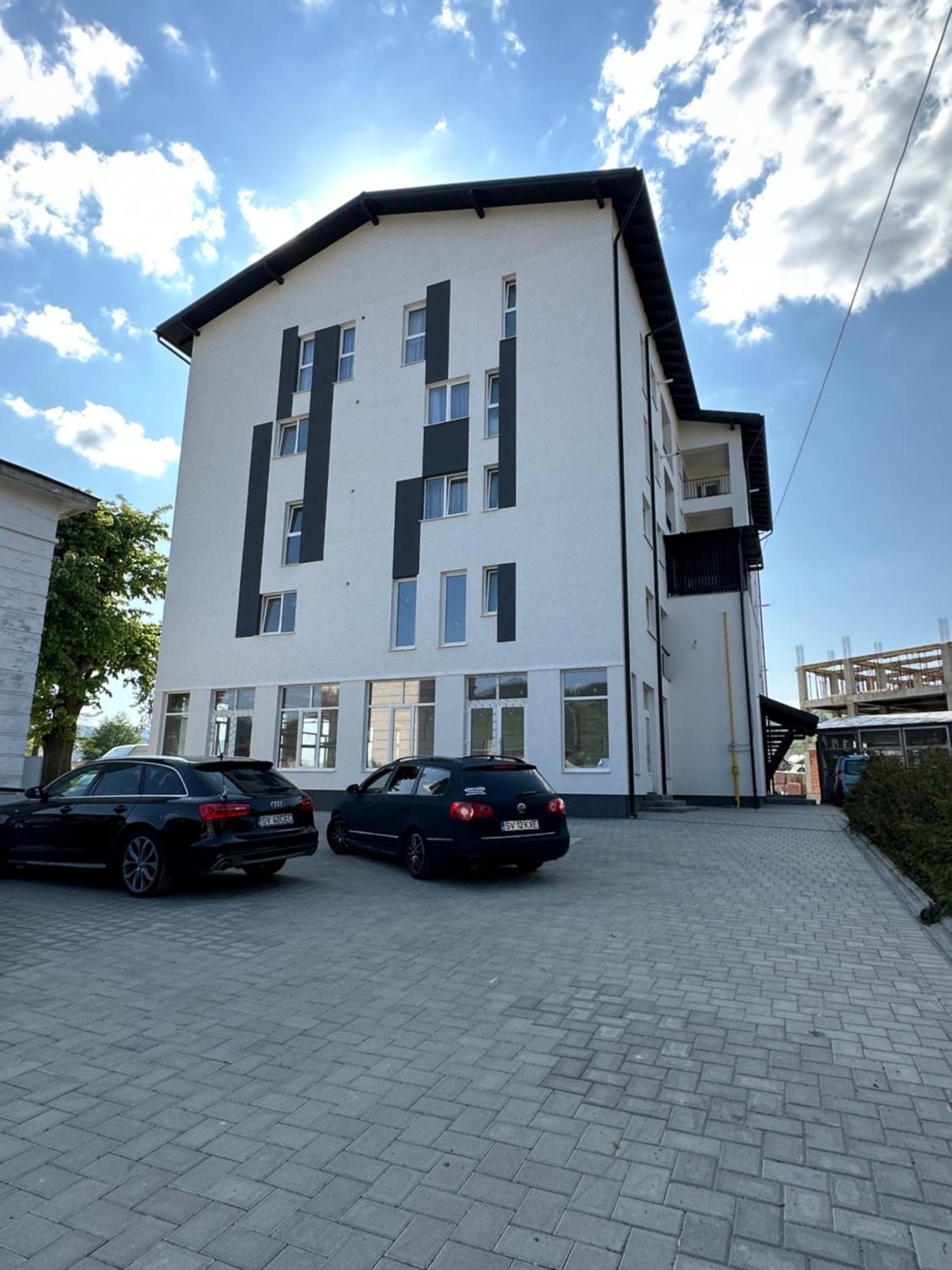 Apartamente Arinis Gura Humorului Esterno foto
