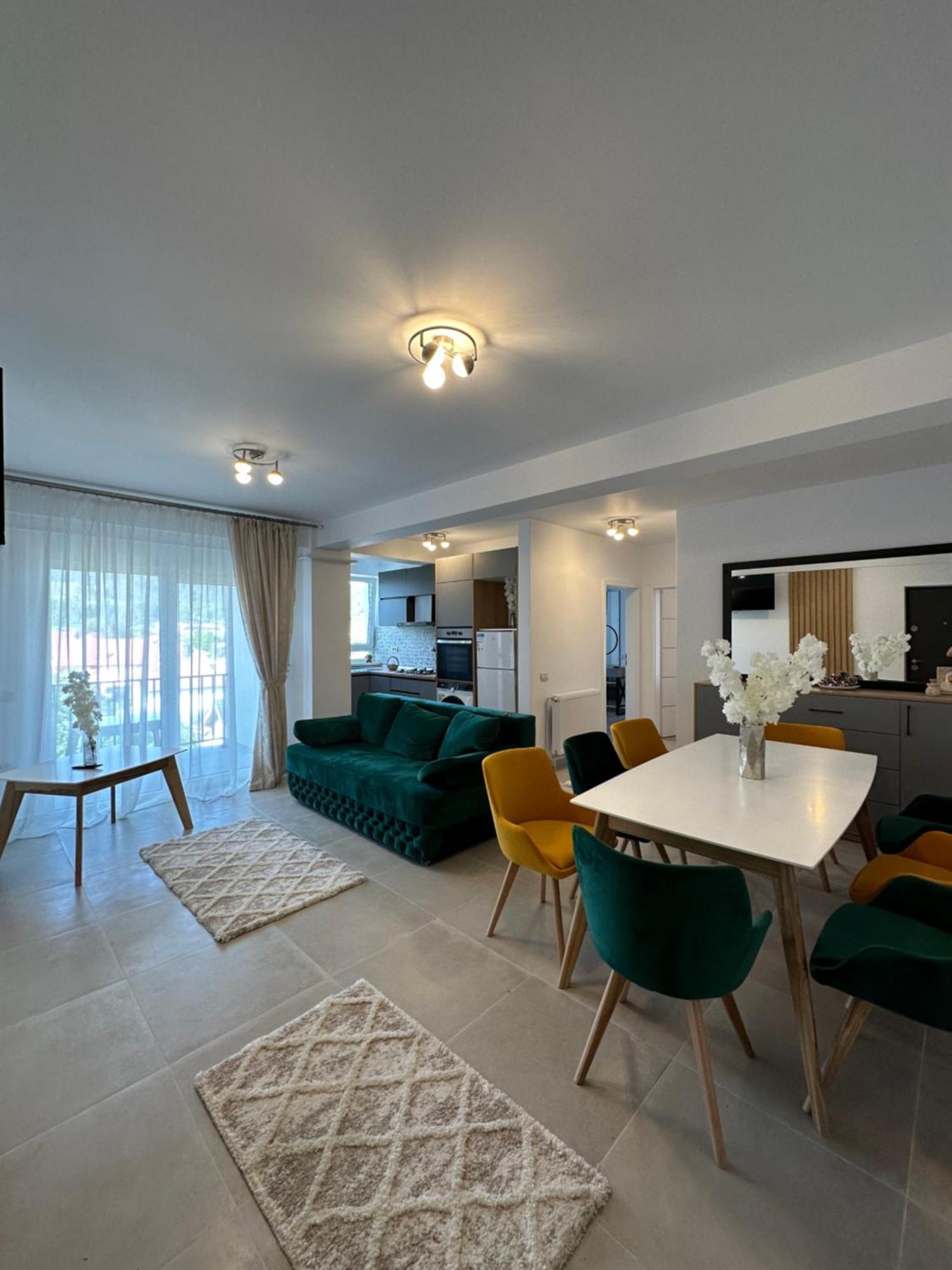 Apartamente Arinis Gura Humorului Esterno foto