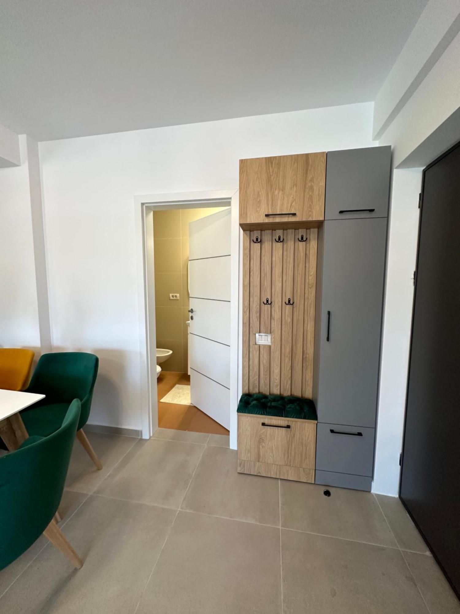 Apartamente Arinis Gura Humorului Esterno foto