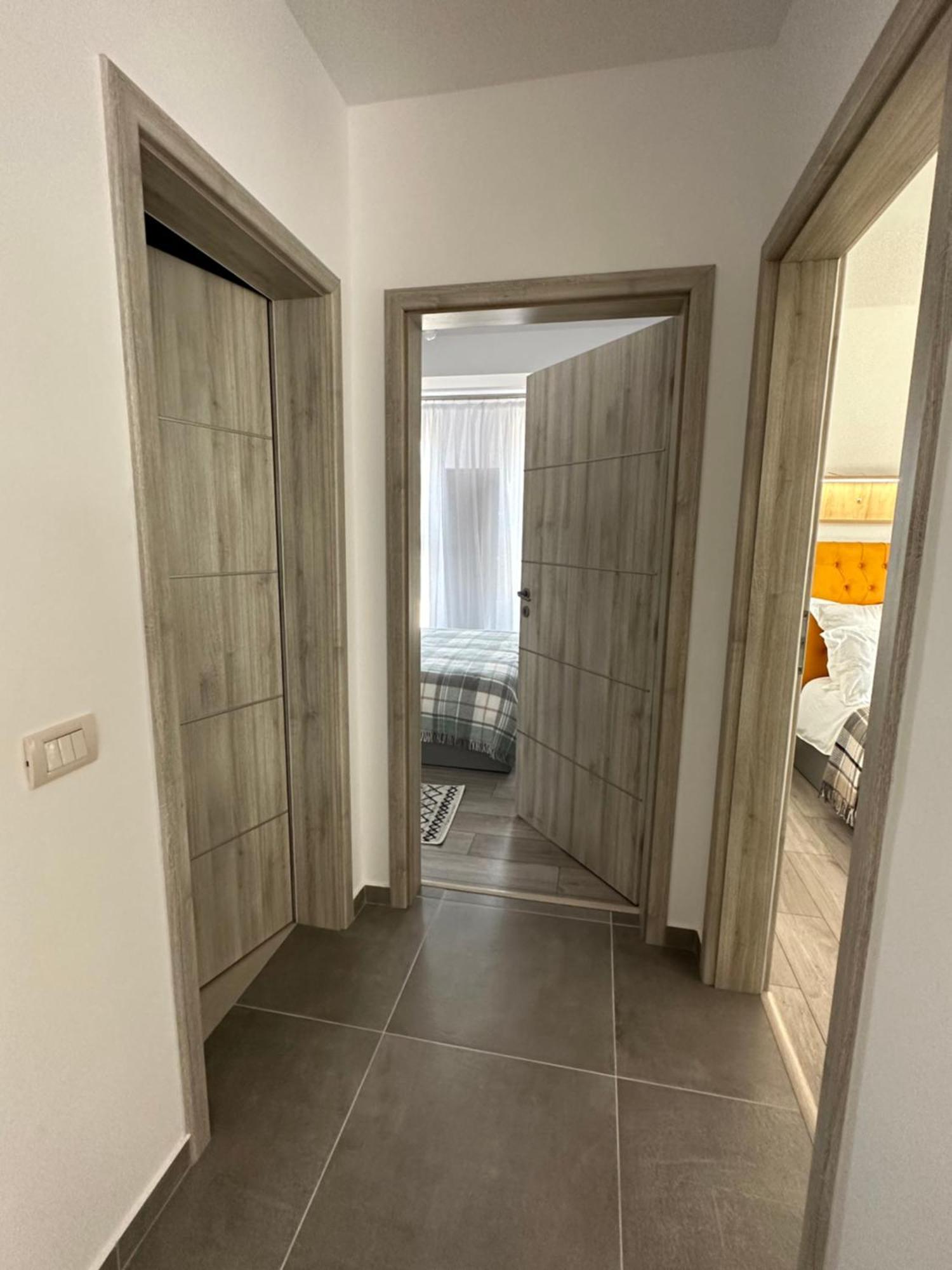 Apartamente Arinis Gura Humorului Esterno foto