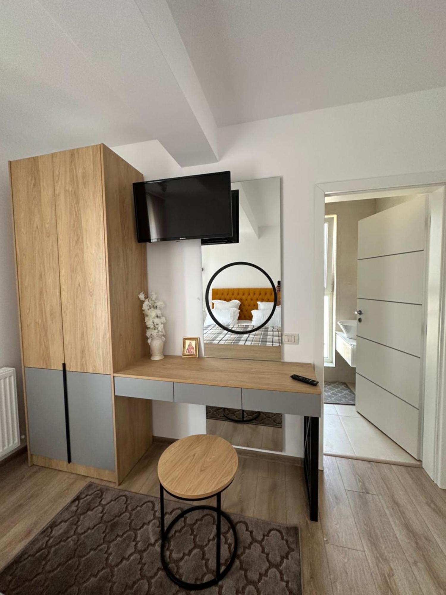 Apartamente Arinis Gura Humorului Esterno foto