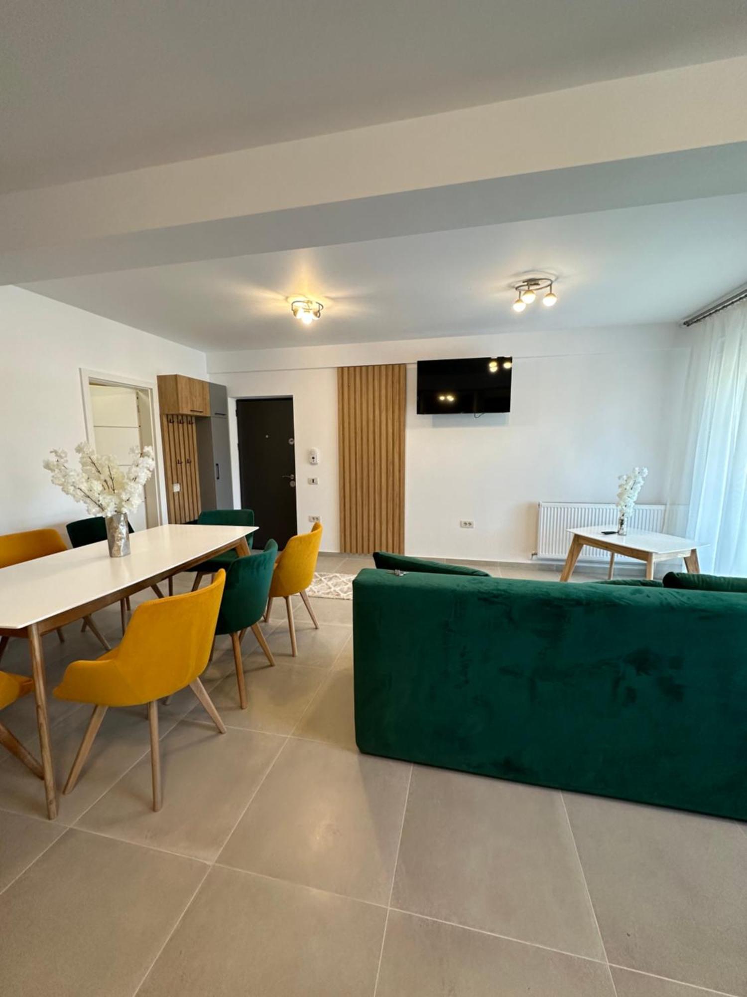 Apartamente Arinis Gura Humorului Esterno foto