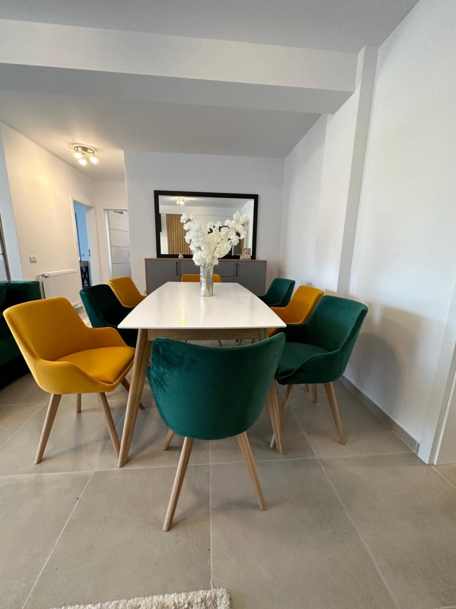Apartamente Arinis Gura Humorului Esterno foto