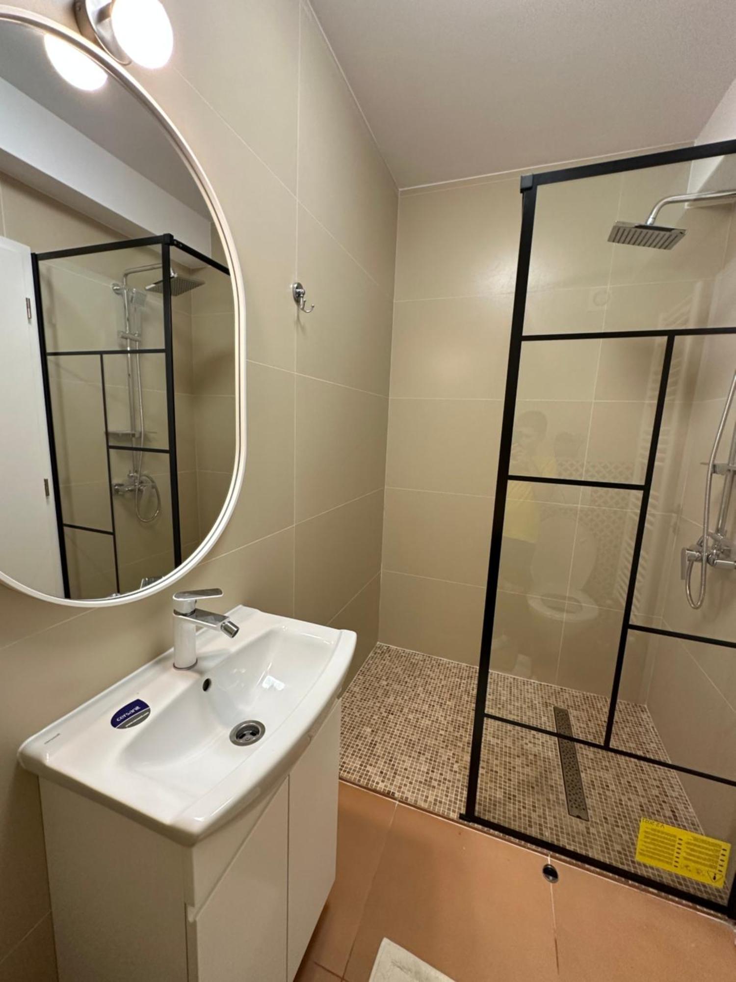 Apartamente Arinis Gura Humorului Esterno foto