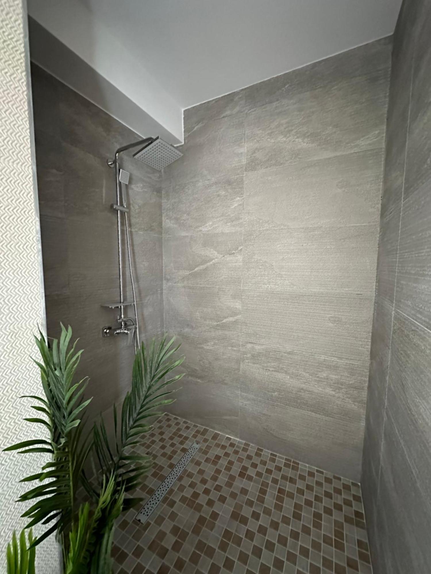 Apartamente Arinis Gura Humorului Esterno foto
